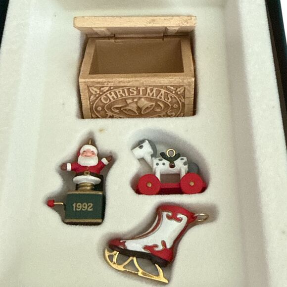 Hallmark 1992 Christmas Treasures Miniature Ornament Set Collector’s Club w/ Box - Picture 3 of 6